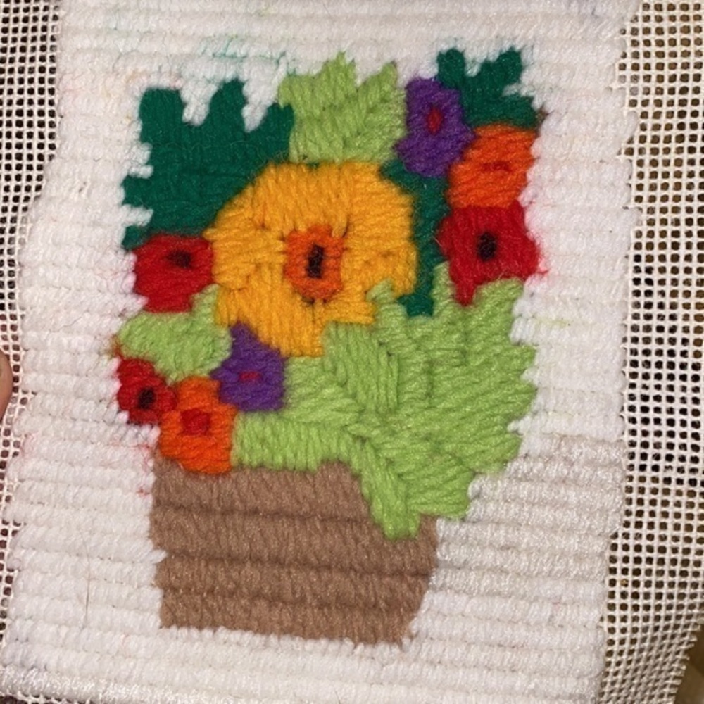 Cross stitch Yarn Vintage flower design